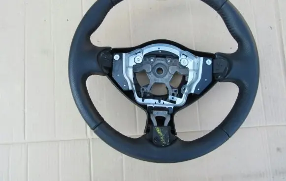 Nissan Note (E12) Steering wheel