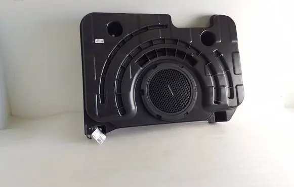Maserati Levante Subwoofer speaker 670100017 8950005801