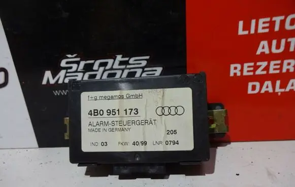 Audi A4 S4 B5 8D Alarm control unit/module 4B0951173