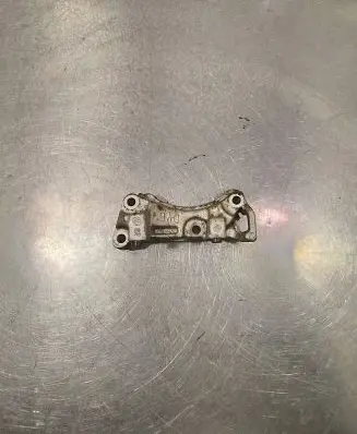 Engine mounting bracket