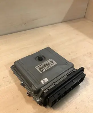 BMW 5 F10 F11 Engine control unit/module 0281017081 8511385