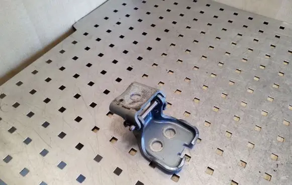 Peugeot 5008 Rear door upper hinge