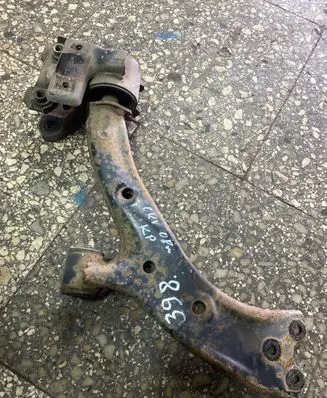 Honda CR-V Front lower control arm/wishbone
