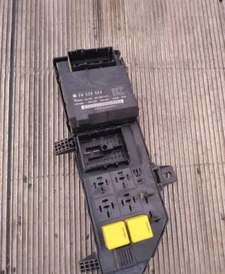 Opel Vectra C Fuse module 09226554 351787 SC718671373