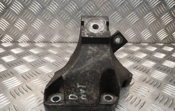 Engine mounting bracket