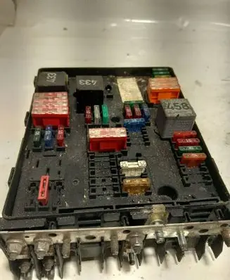 Volkswagen Golf V Fuse module