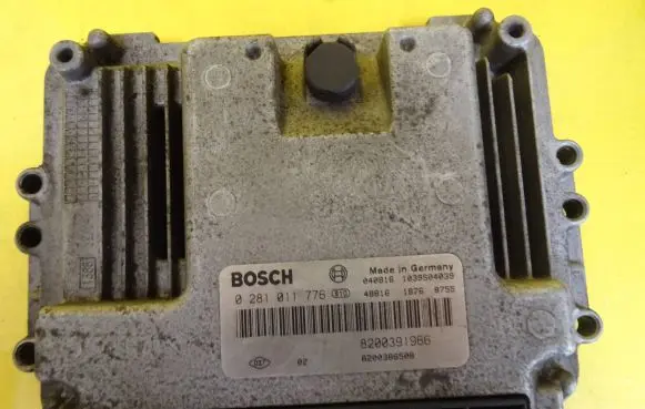 Renault Megane II Engine control unit/module 0281011776 8200391966