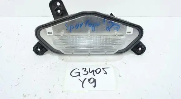 KIA Sportage Third/center stoplight 924A3