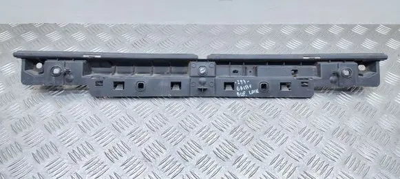 Rear bumper mounting bracket