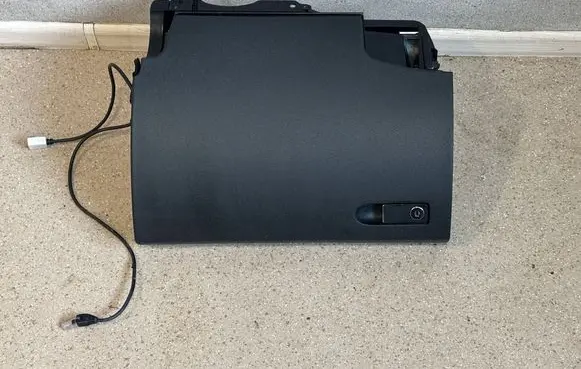 Mercedes-Benz C W204 Glove box A2046800010