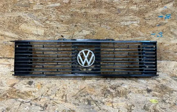 Volkswagen Jetta I Front bumper upper radiator grill 161853653 S2510A067-M