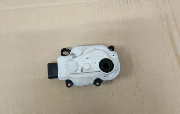 Ford Focus Radiator active air flap actuator 6466R420