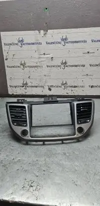 Hyundai Tucson TL Dash center air vent grill 84740D7100
