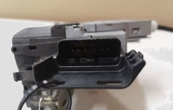 Peugeot 308 Front door lock 567150