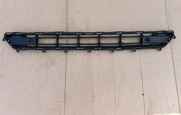 Volvo XC40 Front bumper lower grill 31449342
