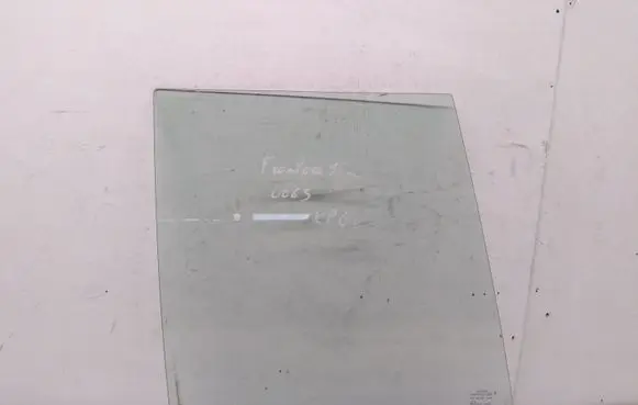 Rear door window glass