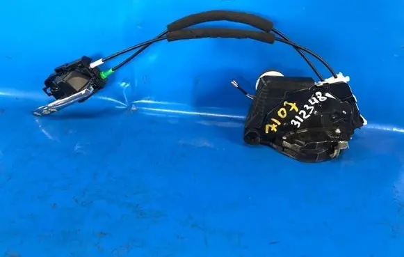 Toyota Prius xw60 Front door lock 6903047110