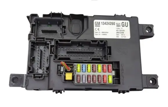 Opel Corsa D Fuse module 13424260 28372268 401154265