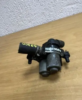 Mercedes-Benz E W210 Coolant heater control valve 0018307784 D7300