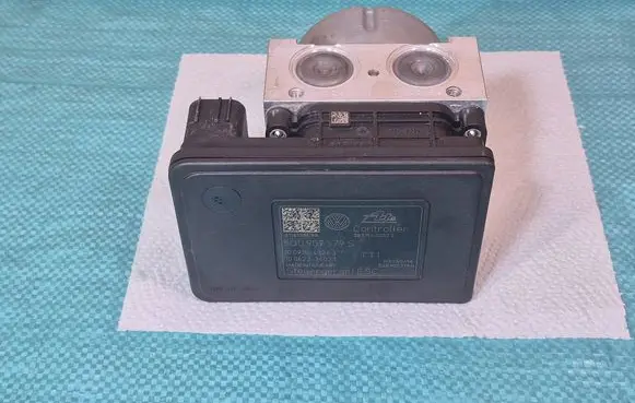 Volkswagen Golf VII ABS Pump 28515402073 10091543263 5Q0907379S