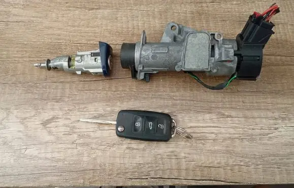 Skoda Roomster (5J) Ignition lock 6R0905851D
