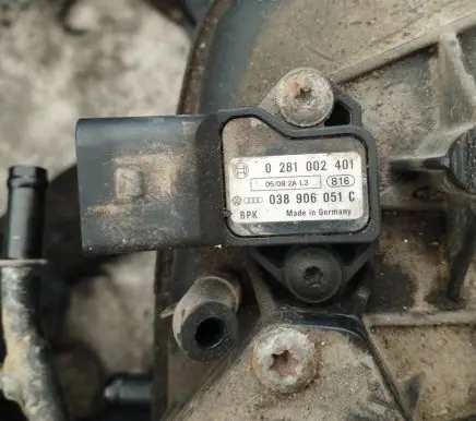 Volkswagen Tiguan Air pressure sensor 0281002401 038906051c