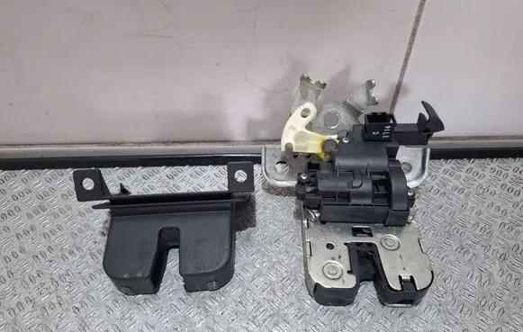 Skoda Superb B6 (3T) Tailgate/trunk/boot lock/catch/latch 8K9827505A