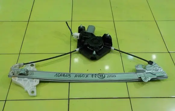 Nissan Leaf I (ZE0) Front door window regulator with motor PRZOD 16AB96
