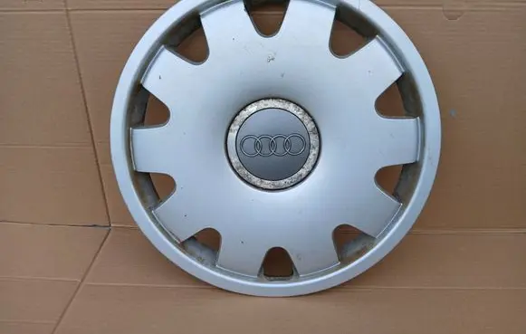 Audi A6 S6 C5 4B R16 wheel hub/cap/trim 4B0601147C