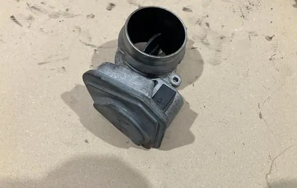 BMW X1 E84 Throttle body valve 7804373
