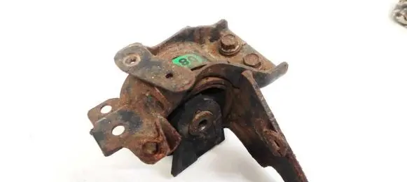 Toyota Avensis T250 Engine mount bracket