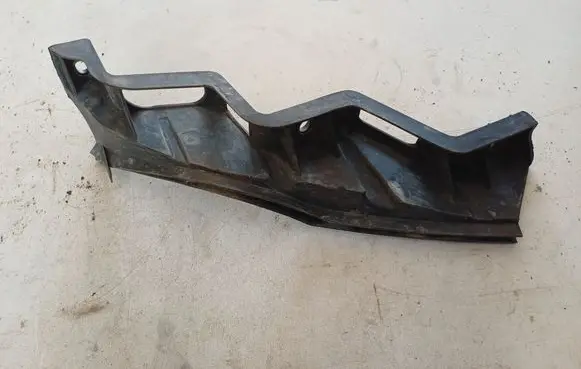 Volkswagen PASSAT B6 Front bumper mounting bracket 3C0807889