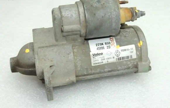 Renault Captur Starter motor 233008223R