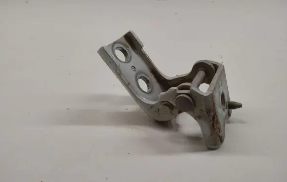 Citroen Berlingo Front door lower hinge 