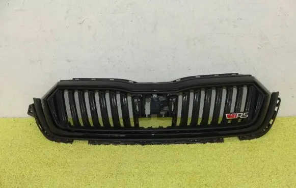 Skoda Octavia Mk4 Front bumper upper radiator grill 5E3853