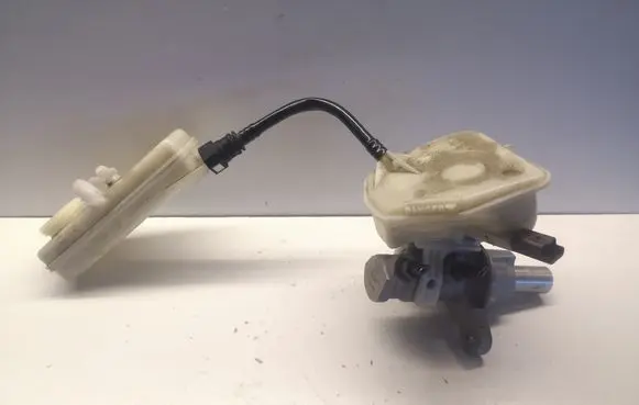 Master brake cylinder