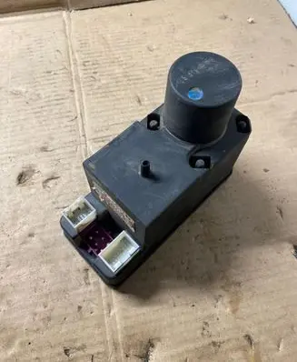 Audi 80 90 S2 B4 Central locking vacuum pump 4A0862257F