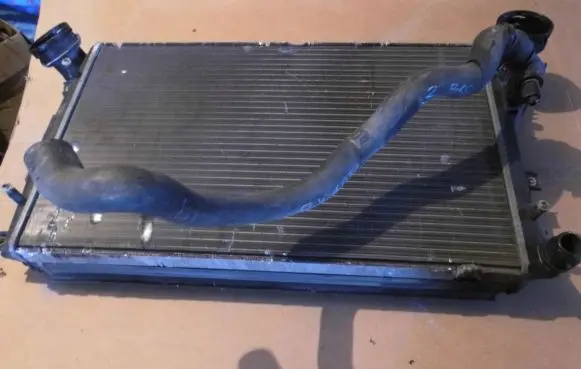 Volkswagen Golf IV Intercooler radiator 1K0145803E