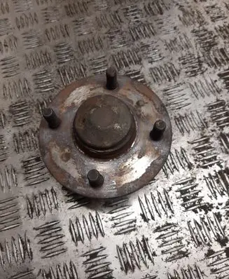 Nissan Almera N16 Rear wheel hub
