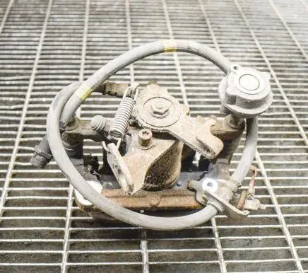 Chevrolet Volt I Rear brake caliper