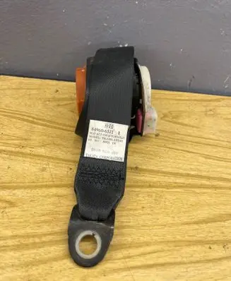Suzuki Grand Vitara II Rear seatbelt 8496065J1
