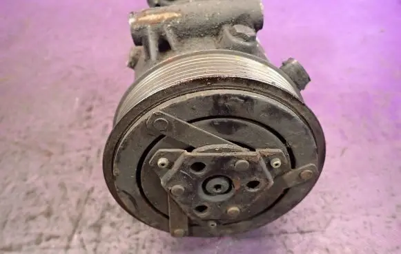 Renault Megane II Air conditioning (A/C) compressor (pump) 01140018