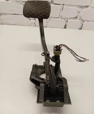 Mercedes-Benz S W220 Brake pedal A2202901119