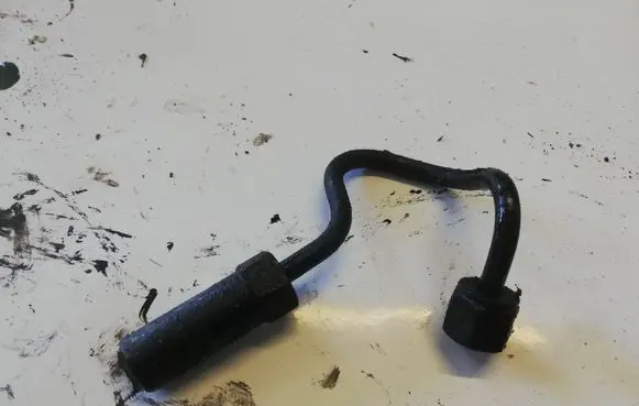 Nissan X-Trail T30 Fuel injector supply line/pipe NOCODE