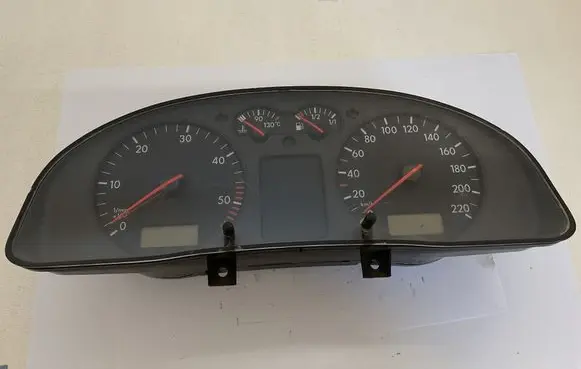 Volkswagen PASSAT B5 Speedometer (instrument cluster) 3B0919861