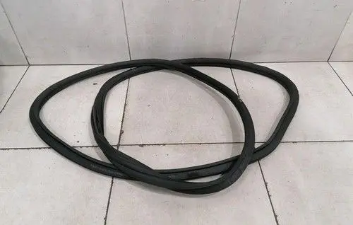 Mercedes-Benz CLS C218 AMG Rubber seal front coupe door window A4637211500