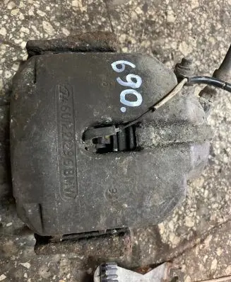 BMW 5 E39 Front brake caliper 6022296