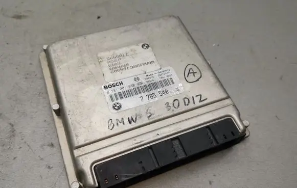 BMW 5 E39 Engine control unit/module 7785540 0281001830