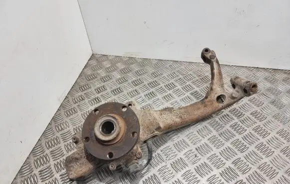 Audi A4 S4 B5 8D Front wheel hub 8D0487258