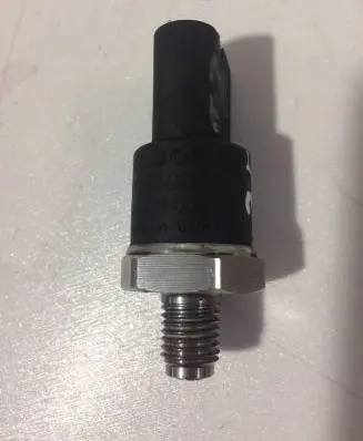 Mercedes-Benz E W211 Fuel pressure sensor 0281002239 08409004859